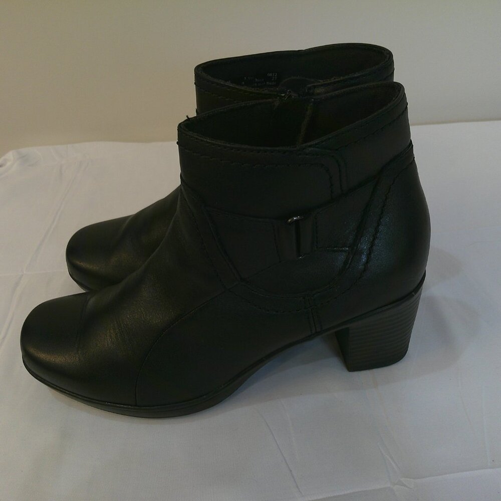 Clarks Black Leather Chelsea Boots Womens Sz 5.5